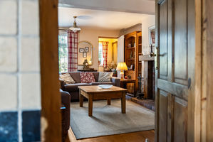 Lounge- click for photo gallery